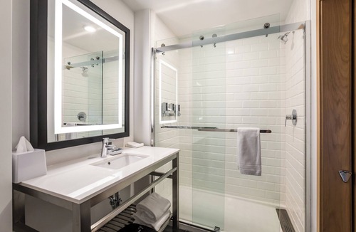 Simonton Lake Hotel | Four Points by Sheraton Elkhart