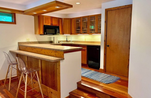 Lyndon Township Apartment | Frank Loyd Wright Inspired Studio