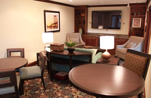 Carmel Apartment | Free Breakfast Buffet Daily. Indoor Pool. Gym. Studio in a Great Location.