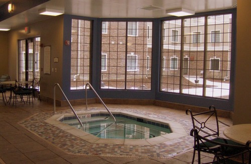 Novi Apartment | Free Breakfast Buffet. Pool, Hot Tub & Gym Access!
