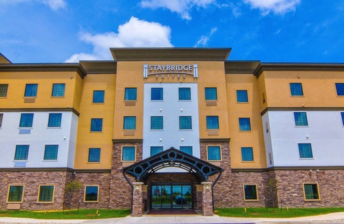 Lafayette Condo | Free Breakfast. Pool. Only 5 Miles to Purdue University!