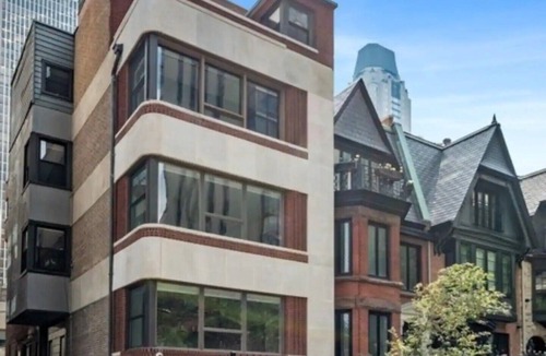 Rush and Division Apartment | French design Luxurious Downtown 3br+2ba/sleeps 8
