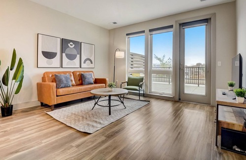 Broad Ripple Apartment | FRONTDESK River House Apts Broad Ripple Indianapolis