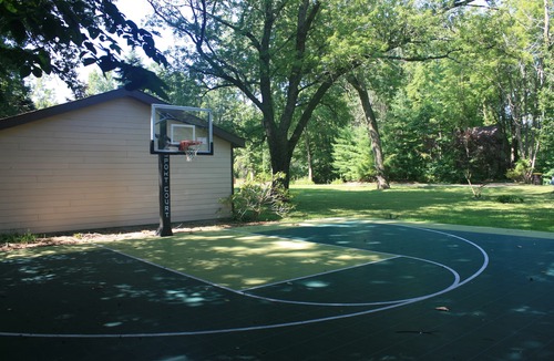 Union Pier House | Fully Furnished 3 Bedroom Home in a Tranquil Wooded Setting