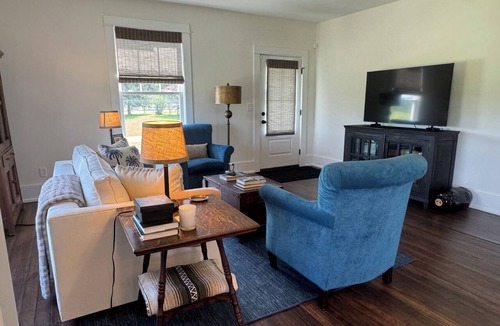 Freedom House | Fully-renovated 3BR/2Bath FARMHOUSE: 20min to IU/Blgtn; 3min to McCormicks Creek