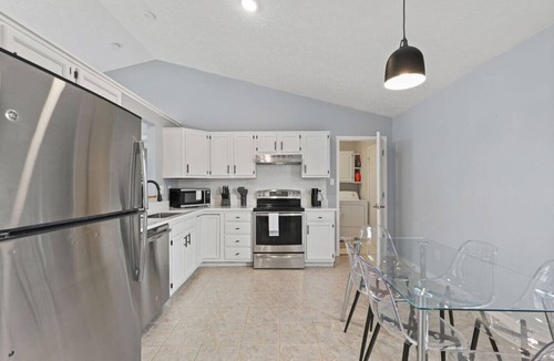 Westfield House | Game Day Haven! Family 3BR Near Grand Park- Pet Friendly!