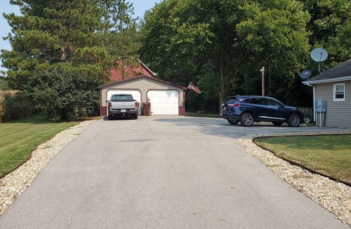 Fontanet Apartment | Getaway in the country/Beautiful Parke County/Large hot tub and much more!