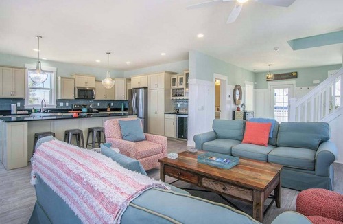 Miami Park House | Gorgeous home w/furnished patio, decks, & open living space - easy beach access