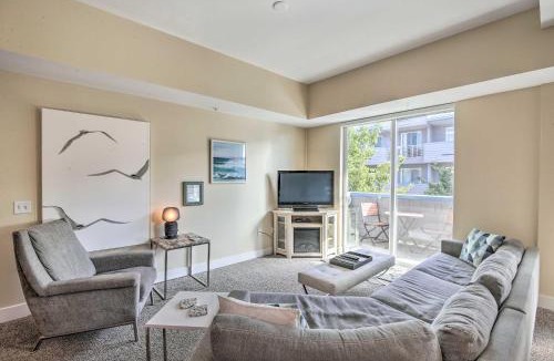 Grand Haven House | Grand Haven Condo w/Patio < 1 Mi to Downtown