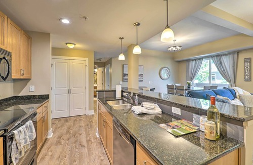Grand Haven Apartment | Grand Haven Condo - Walk to Nearby Hot Spots!