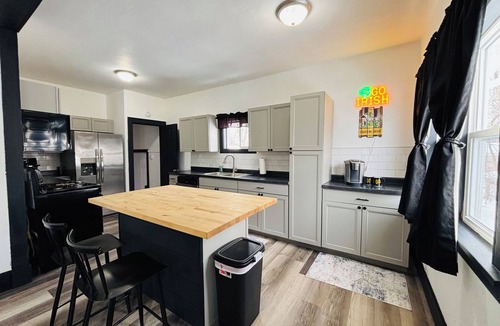 Northeast South Bend House | Great home for Notre Dame events - 4BR 2BA Home Sleeps 12- walk to campus!