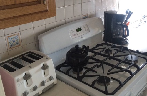 Shelbyville House | Gun Lake Cottage . Pet friendly and close to state park,restaraunts and casino.