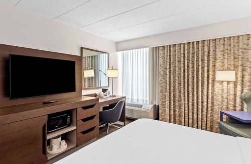 Naperville Hotel | Hampton Inn Chicago/Naperville