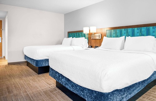 Alpine Center Hotel | Hampton Inn Grand Rapids-North