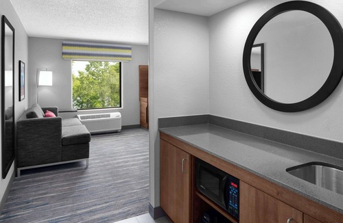 Grand Rapids Hotel | Hampton Inn & Suites Grand Rapids-Airport 28th St