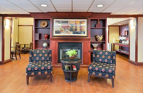 Richmond Hotel | Hampton Inn & Suites Richmond, IN