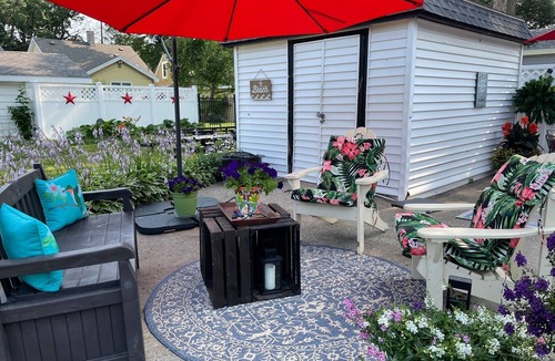 Lakeside House | Harbor Home on Miner-An Adorable Lakeside Bungalow