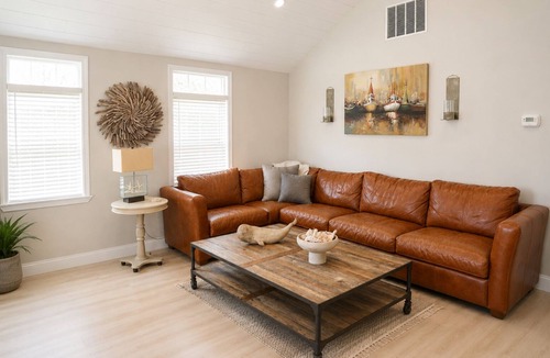 Hemlock Cottage | Haylie's Haven Coastal Style Retreat King Suite Sleeps 6