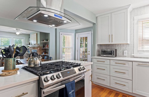 New Buffalo House | HEATED POOL OPEN. Blue Heron Private Retreat in heart of New Buffalo