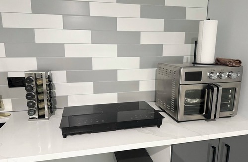 Woodlawn Apartment | High-end 2Bdrm Garden Apt. Where Comfort Meets Style