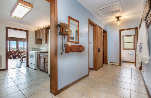Kendall House | Hillside Cottage on Gravel Lake 2026!
