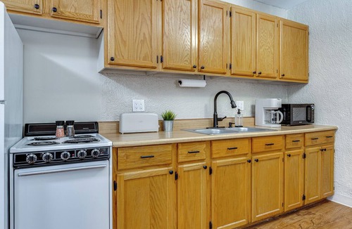 Lebanon Apartment | Historic Downtown Hub! Lebanon Apt