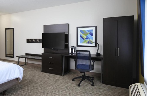 Grandville Hotel | Holiday Inn Express Grand Rapids Southwest by IHG