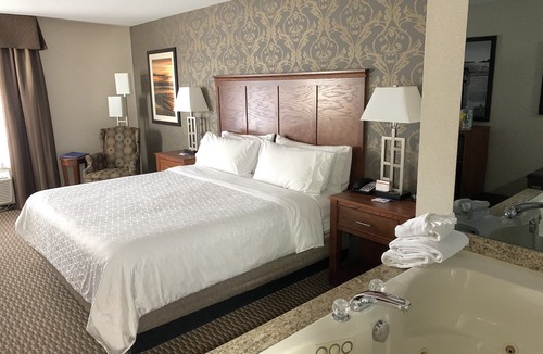 Holland Hotel | Holiday Inn Express Holland by IHG