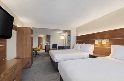 Downtown Indianapolis Hotel | Holiday Inn Express & Suites Indianapolis Dtn-Conv Ctr Area by IHG