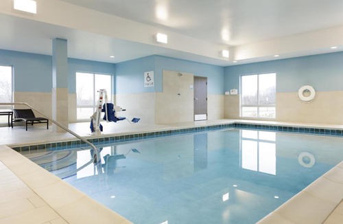 Plainwell Hotel | Holiday Inn Express & Suites Plainwell by IHG