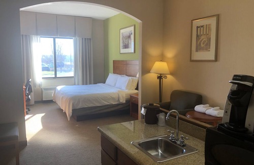 Howell Hotel | Holiday Inn Express & Suites Howell by IHG
