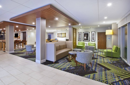 Forest Hills Hotel | Holiday Inn Express Grand Rapids Airport North by IHG