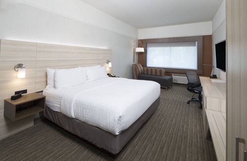 Michigan City Hotel | Holiday Inn Express & Suites Michigan City by IHG