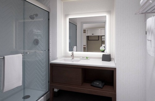 Wayne Hotel | Holiday Inn Indianapolis Airport Area N by IHG
