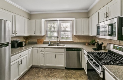 Homewood House | Homewood Haven 3BR Near Chicago & Metra Stration