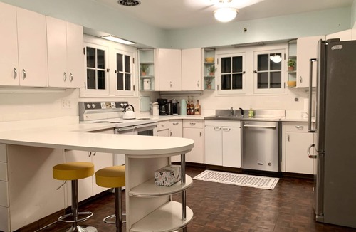 South Bend House | HOT TUB | Decked Out Oasis | Nespresso Coffee Bar
