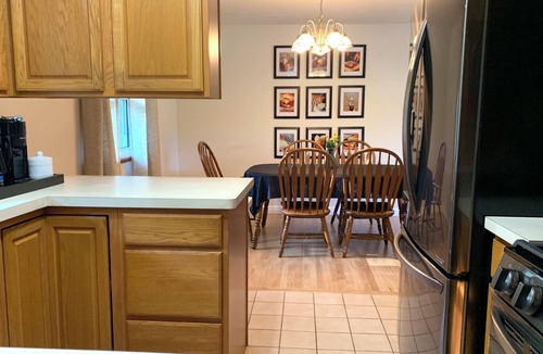 South Bend House | HOT TUB | Hazel Acres| Quiet Getaway | Notre Dame