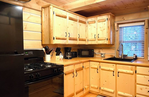 Shipshewana Apartment | Hot Tub Log Cabin | Shipshewana | Outdoor Living |