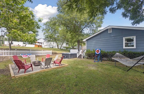 Michigan City House | Hot Tub/Pet Friendly/Close to the Beach