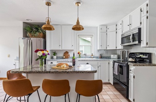 Covert House | Hot Tub | Pool Table | Patio | Walk 2 Beach | 10 min South Haven