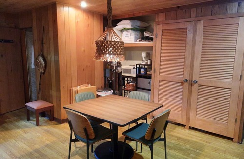 Montague Cottage | Huckleberry Hideaway: A Lake Michigan Sunset Retreat. Pet friendly!