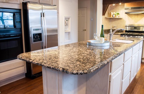 Long Beach House | Huge house with hot tub, bar, pool table - across the street from Lake Michgan