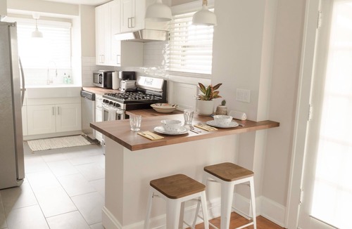Mount Lookout House | Hyde Park Hideaway Private Lane, Patio & Parking