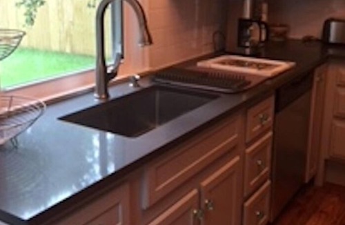 Northshore Triangle House | Ideal ND Game home, remodeled, Sleeps 8, 4 min. to ND, Rec Room, 3 flat screens.