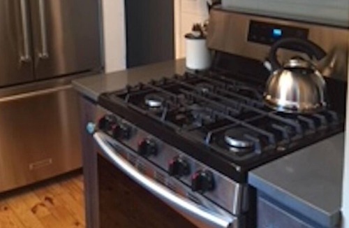 Northshore Triangle House | Ideal ND Game home, remodeled, Sleeps 8, 4 min. to ND, Rec Room, 3 flat screens.