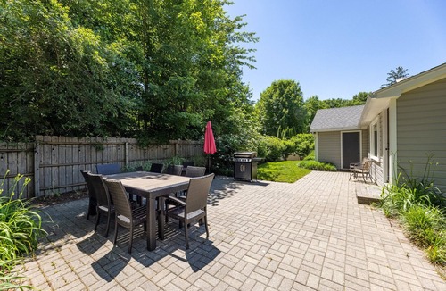 Saugatuck House | In-Town Saugatuck “Magical Backyard” with Fire Pit Walk to Town
