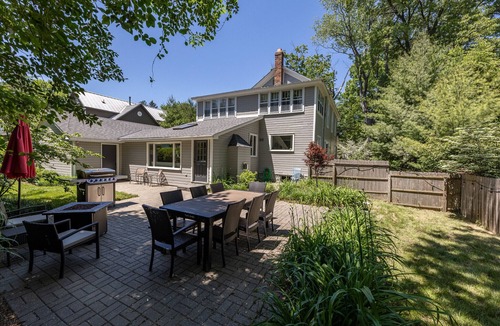 Saugatuck House | In-Town Saugatuck “Magical Backyard” with Fire Pit Walk to Town