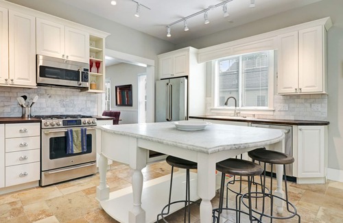 South Haven House | INDIANA AVENUE BEACH HOUSE 5 BDRMS. 4 BATHS. ACCOMMODATES TWELVE GUESTS!