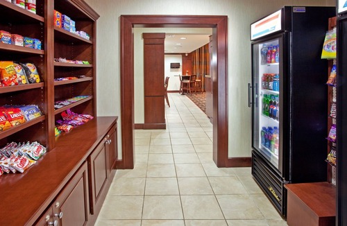 Elkhart Apartment | Indoor Pool + Free Wi-Fi, Free Breakfast | Only 20 Minutes from the University of Notre Dame