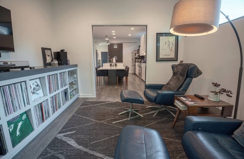 Fountain Square House | Indy 500 Luxe, Guests Call It Indy’s Best, Rooftop + Listening Lounge + Hot Tub